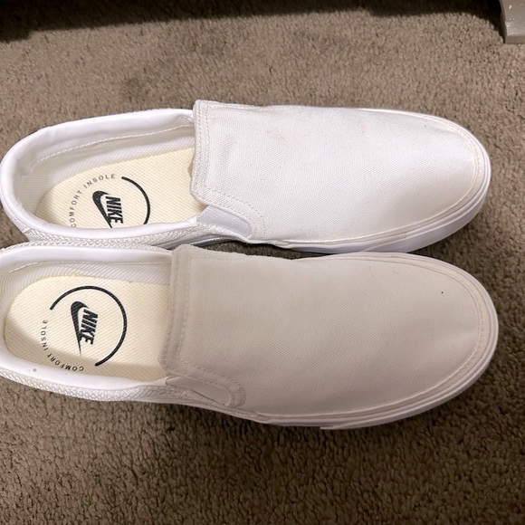 Nike - Picture 2 of 4